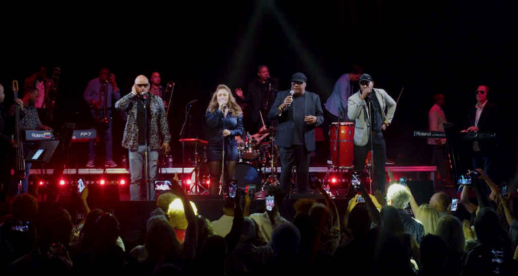 Formell y Los Van Van in Chicago. Video by InSpanish Media